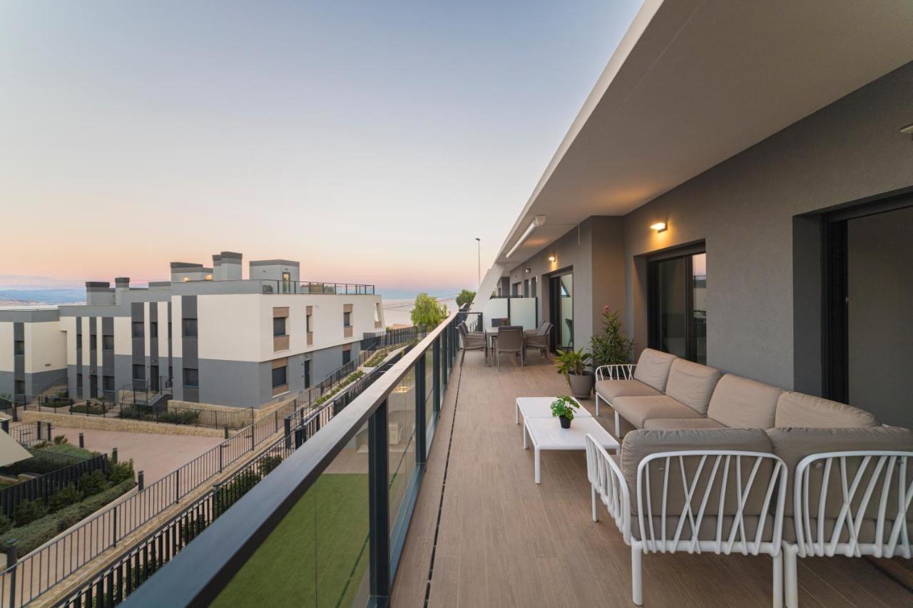 In With Sea View, Ac, Pool